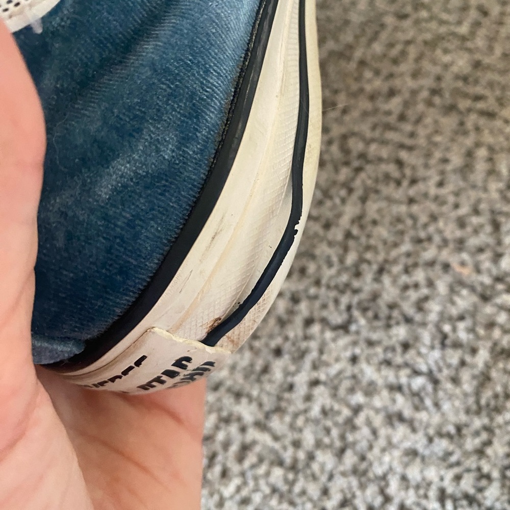 Velvet Converse - Picture 4 of 8